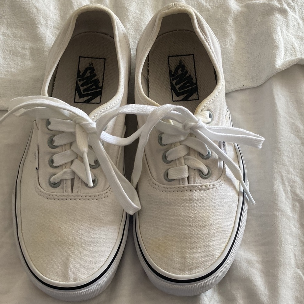 White vans size women’s 7-mens 5.5 low top